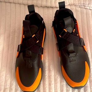 Nike high top sneakers in excellent condition